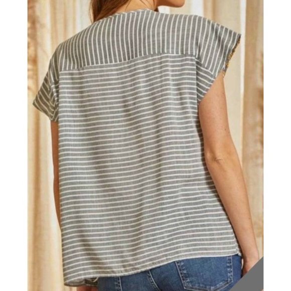 Savanna Jane Blooming‎ Promises Embroidered Top Floral Boho Gray White Small - Picture 2 of 10